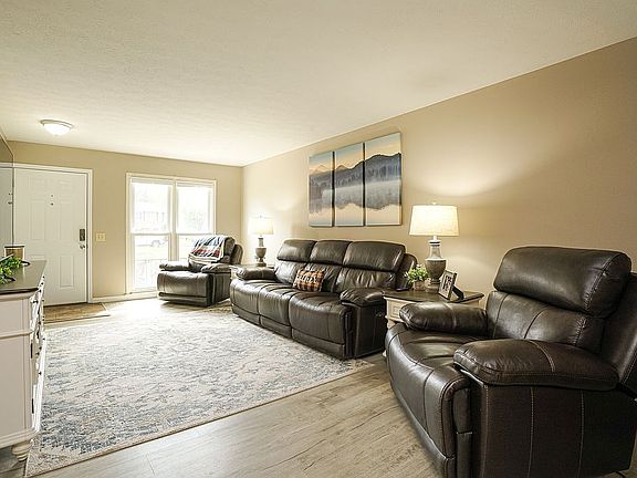 4th image of 107 Iroquois Dr APT E2