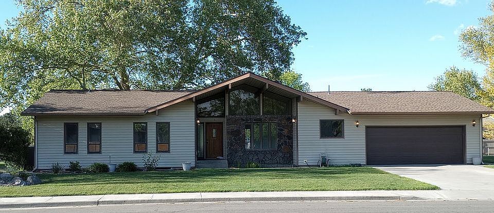1st image of 1120 Oak St