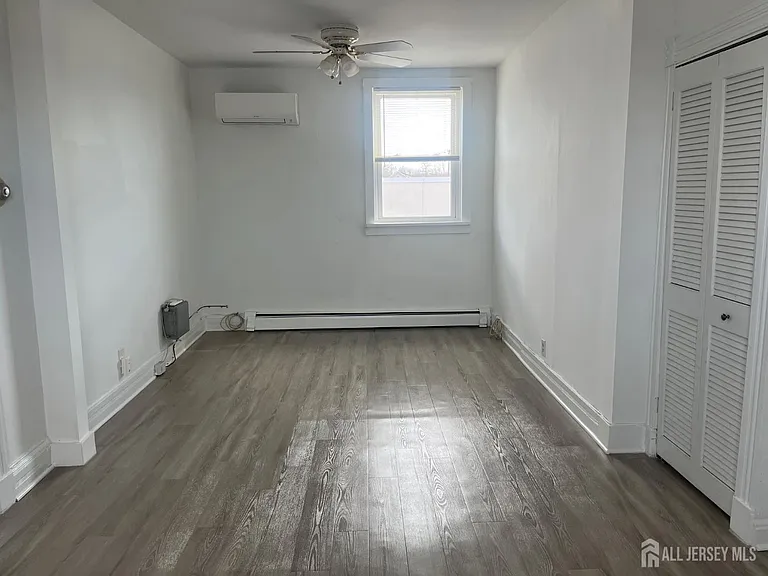 110 Oak Tree Ave #2 — Photo 4