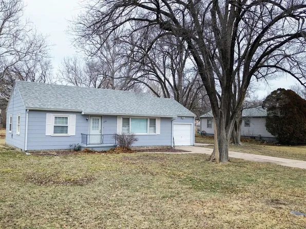 612 W 10th St, Newton, KS 67114