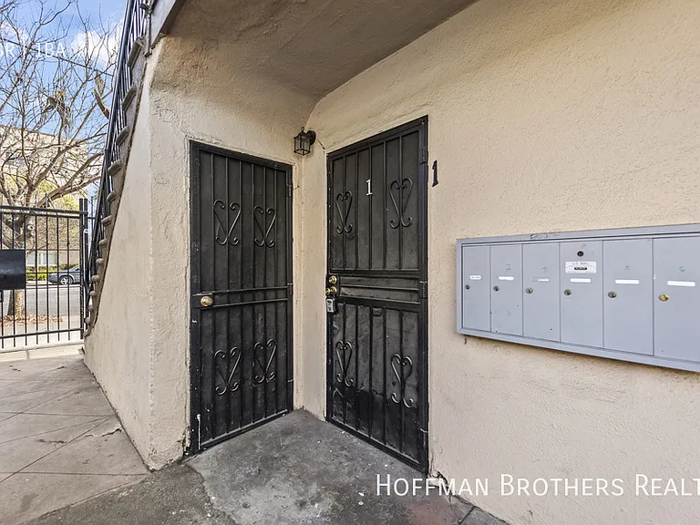 8027 S Broadway #6 — Photo 12