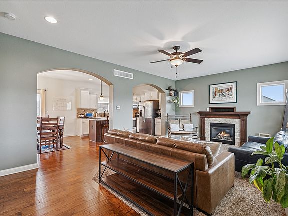 3rd image of 613 SE 17th St