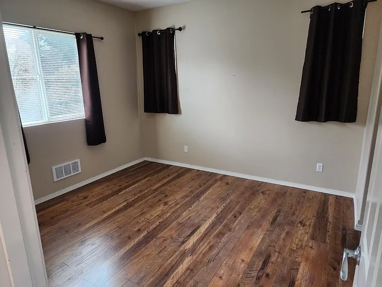 2115 Bobs Hollow Ln — Photo 10