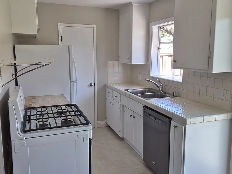 526 Piazza Dr #A — Photo 8