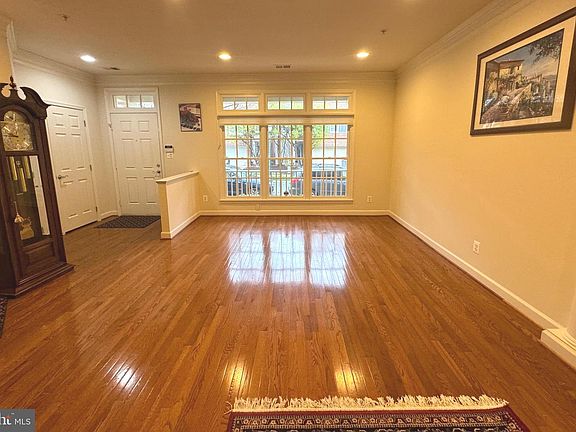 4th image of 206 Oak Knoll Ter