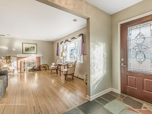 4th image of 163 Hickory Ln