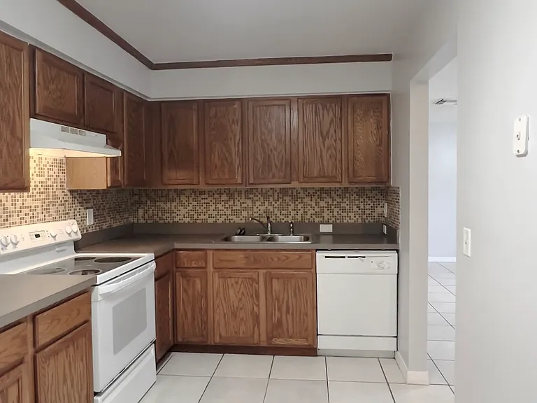 1352 Sophie Blvd — Photo 6
