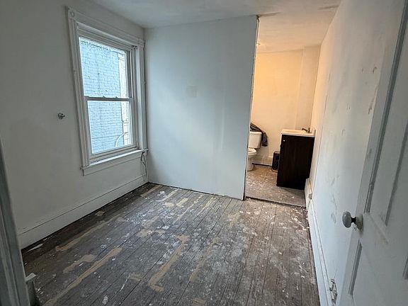 4th image of 629 Tulpehocken St