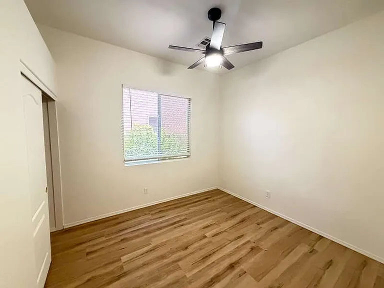 885 W Aloe Pl — Photo 16