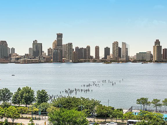 3rd image of 481 Washington St Penthouse B