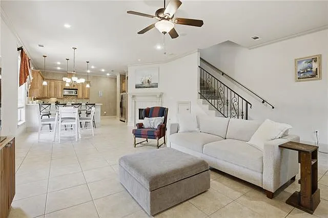 2 bed, 2.5 bath, 2156 sqft, $2,500 — Photo 3