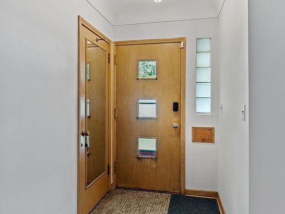 5th image of 4339 Penn Ave N