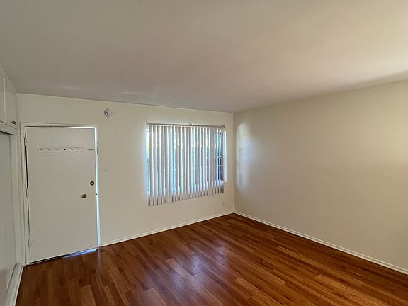 4th image of 2922 Pico Blvd APT J