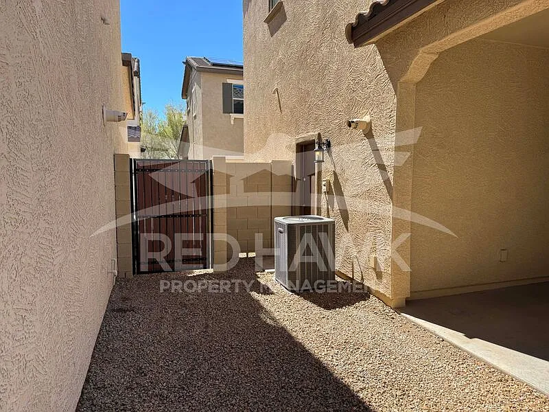 3 bed, 2.5 bath, 1755 sqft, $2,195 — Photo 3