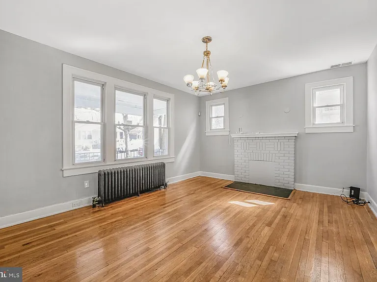 3216 22nd St NE — Photo 4