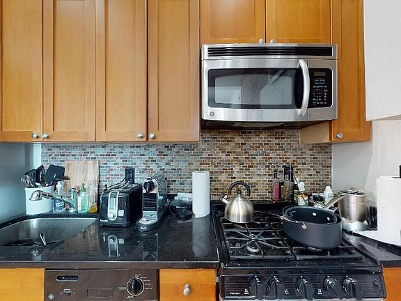 3rd image of 207 2nd Ave APT 5F