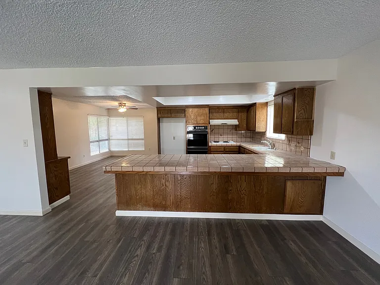 7200 Bennington Way — Photo 6