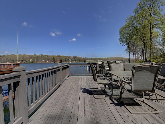 3rd image of 26 Woodlake Dr