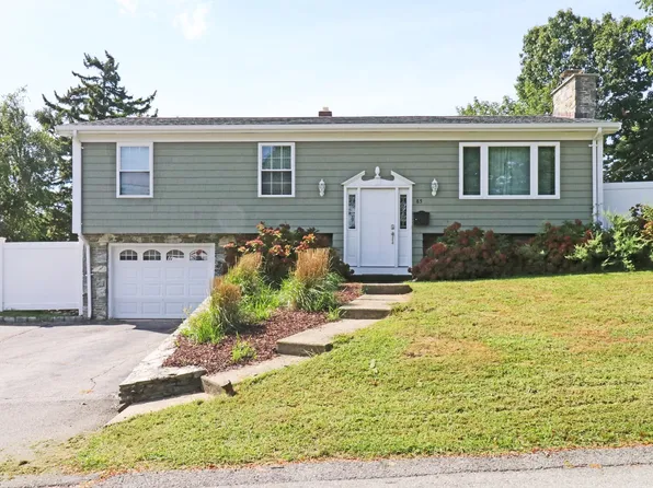 85 Forsyth Ave, Somerset, MA 02726
