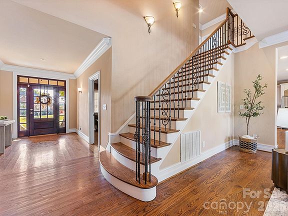 4th image of 2820 Smith Field Dr