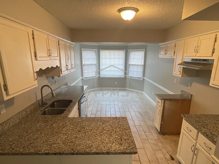 7089 Cobblestone Dr — Photo 3
