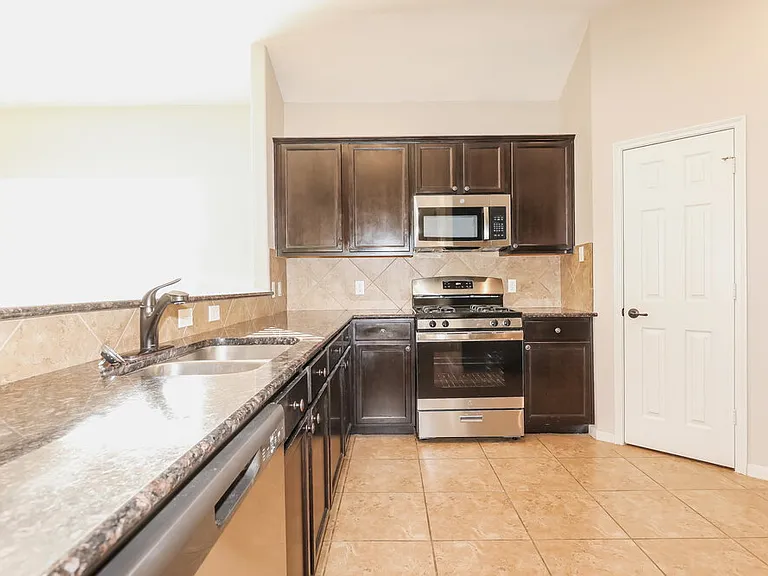 18415 Sunrise Maple Dr — Photo 8