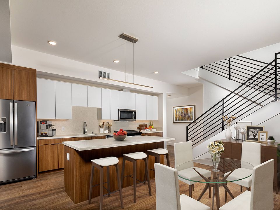 1st image of 709 E Walnut St #319