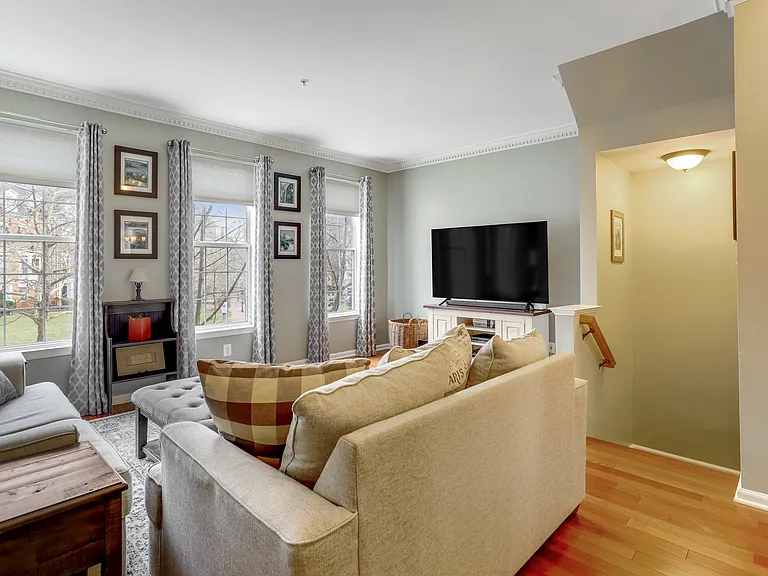 141 Martin Ln — Photo 8