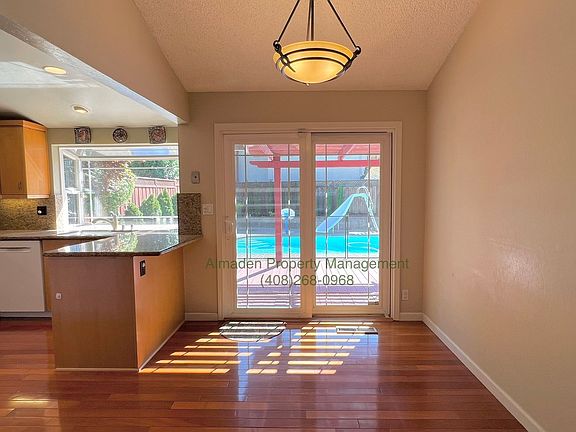 5th image of 7025 Queenswood Ct