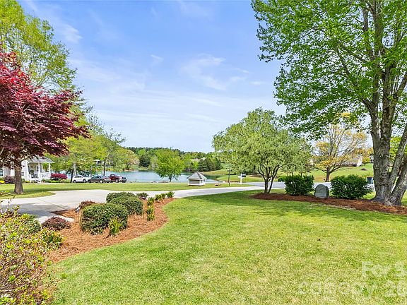 3rd image of 702 Addie Dr