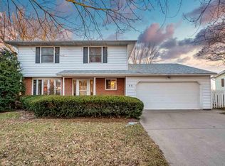 55 Denbigh Dr, Iowa City, IA 52246