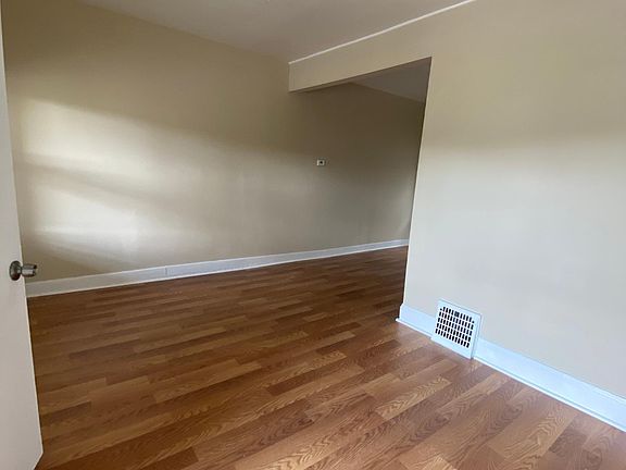 2nd image of 857 Broadway Ave