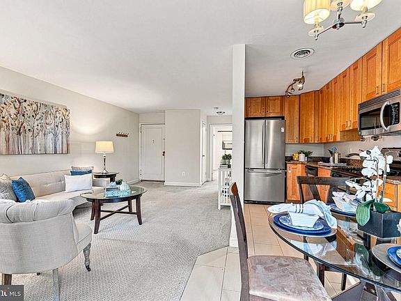 2nd image of 1565 N Colonial Ter APT 204Z