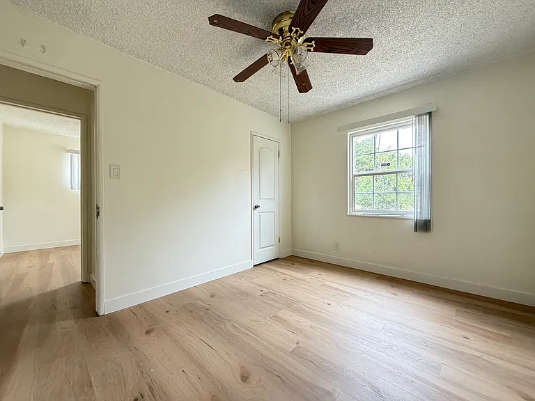 4740 N Fircroft Ave — Photo 9