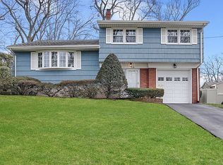 830 Carter Ln, Paramus, NJ 07652