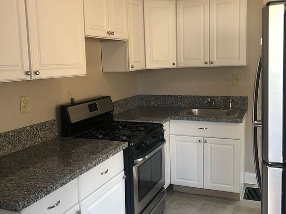 2nd image of 719 15th Ave