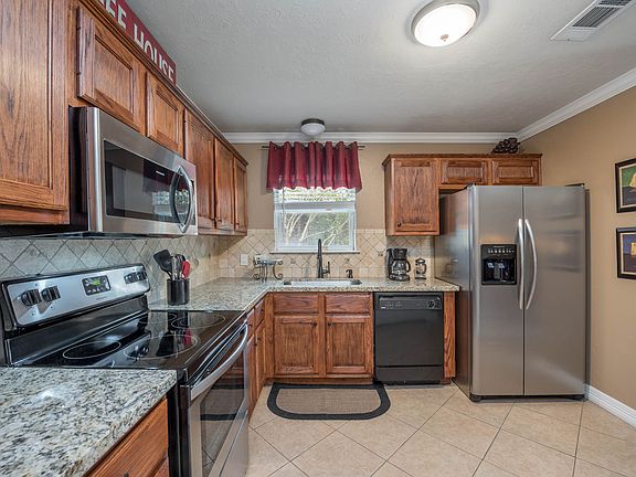 5th image of 823 Azalea Ct