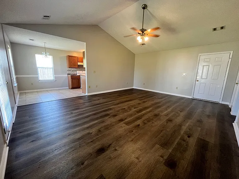 111 Grindstaff Dr — Photo 4