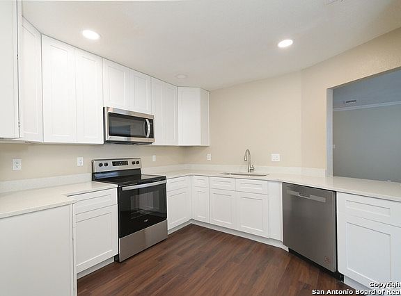 4th image of 15411 CORIAN CREEK DR