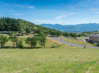 5615 Autumn Park Dr, Medford, OR 97504