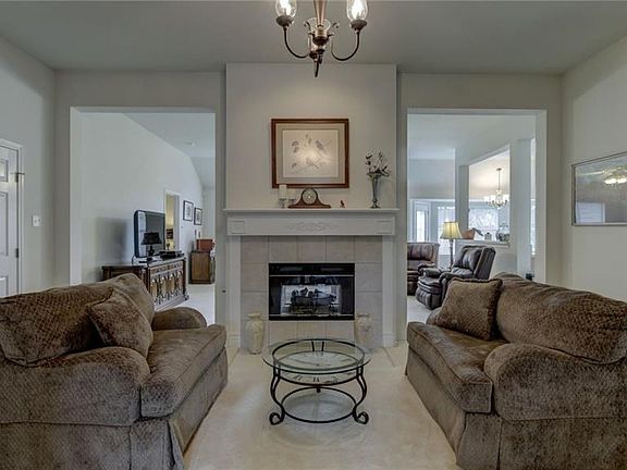 4th image of 2961 Lakeview Cir