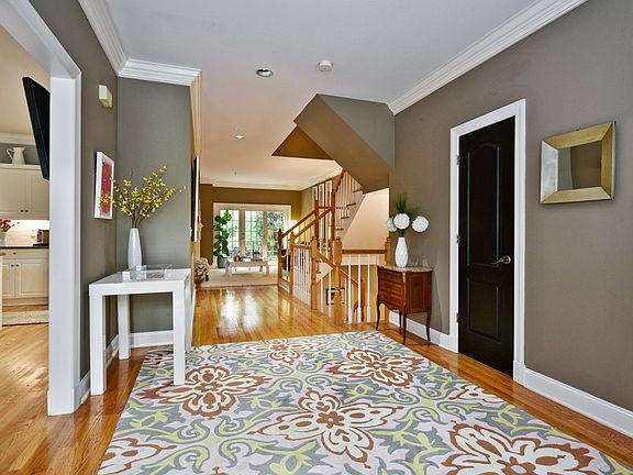 5th image of 30 Wyndham Close
