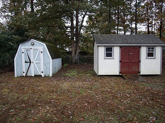 4th image of 24205 Gloria Dr