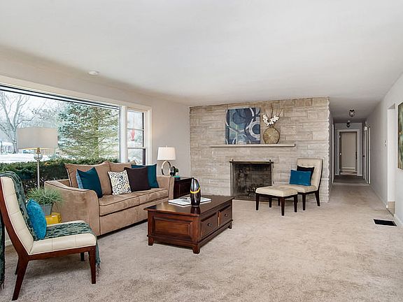 Living room with gas fireplace : Living room with Gas fireplace