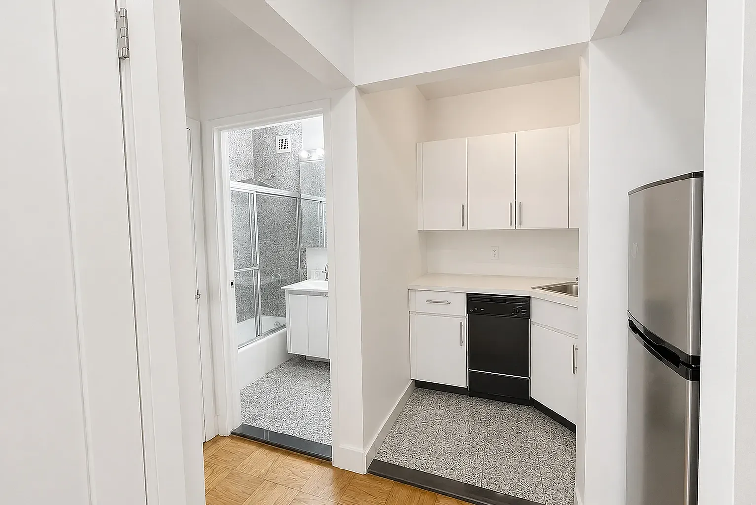 213 East 37th Street — Photo 3