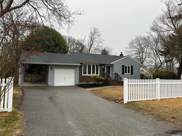 85 Bayview Avenue, Bayport, NY 11705