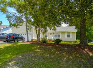 302 Preakness Ln, Sneads Ferry, NC 28460