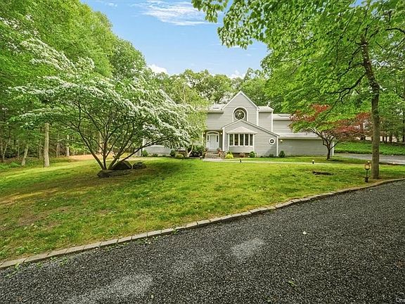 5th image of 26 Fox Run Rd