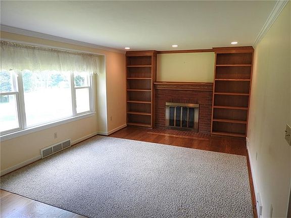 4th image of 3807 Newton Ct