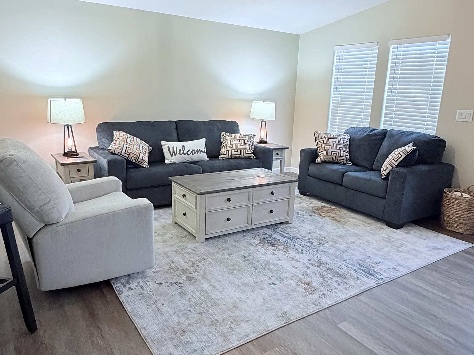 2 bed, 1120 sqft, $2,200 — Photo 3